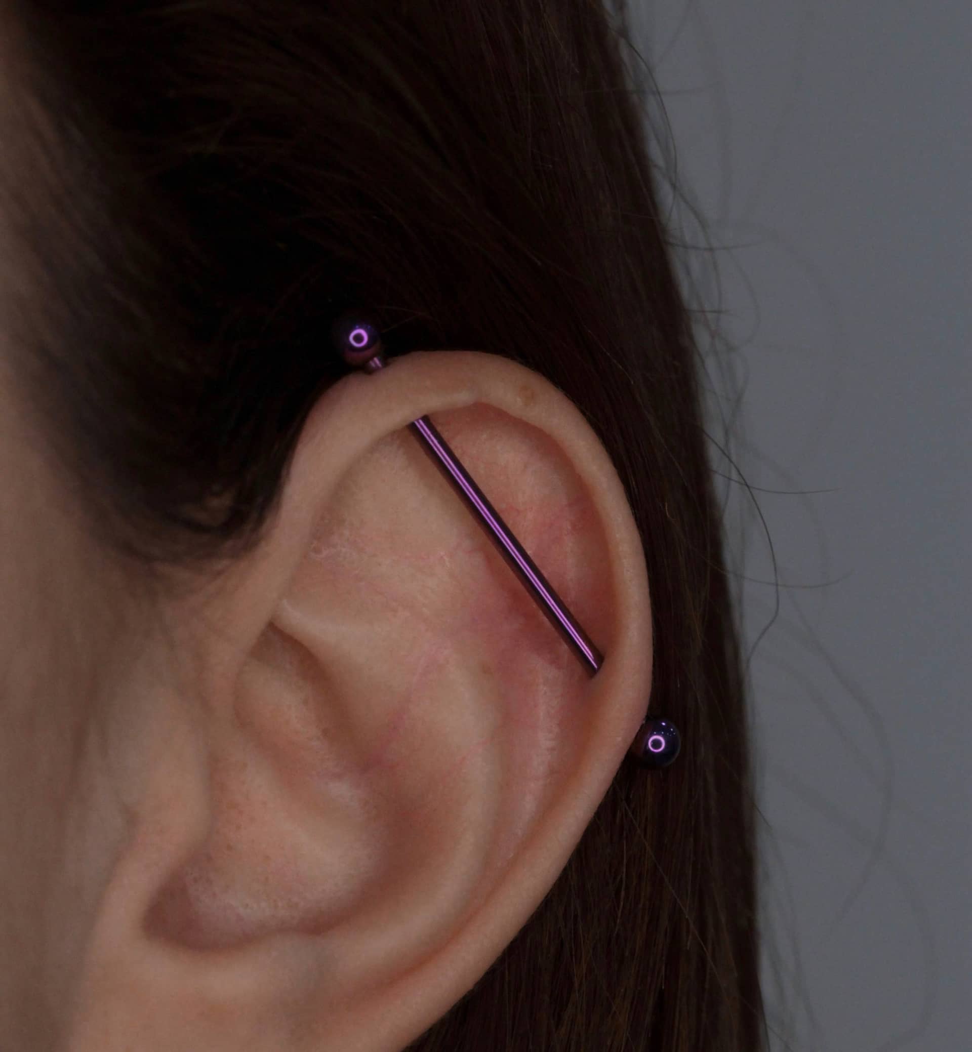 Иллюстрация прокола Индастриал